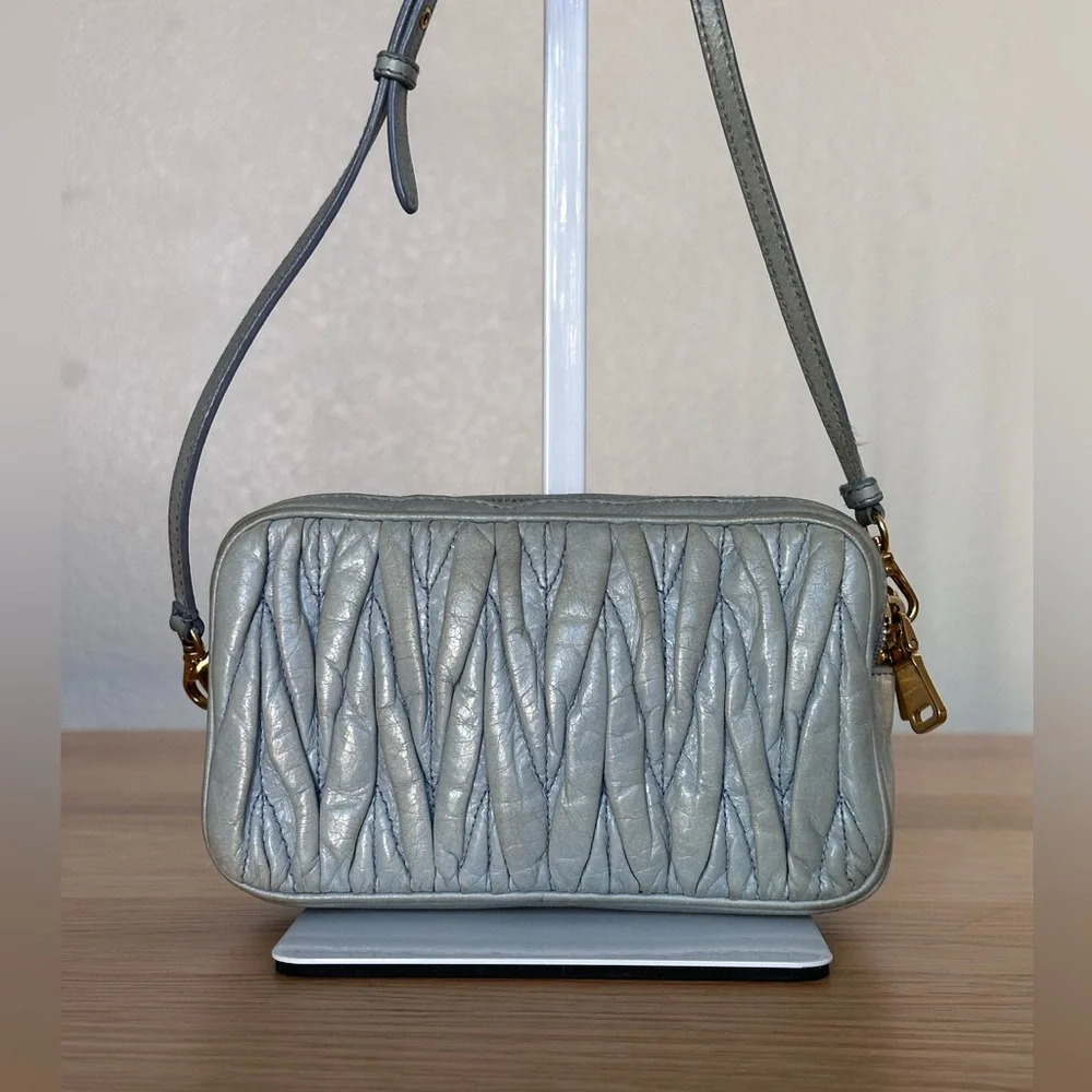 Miu Miu matelassé leather crossbody bag - Picture 2 of 14